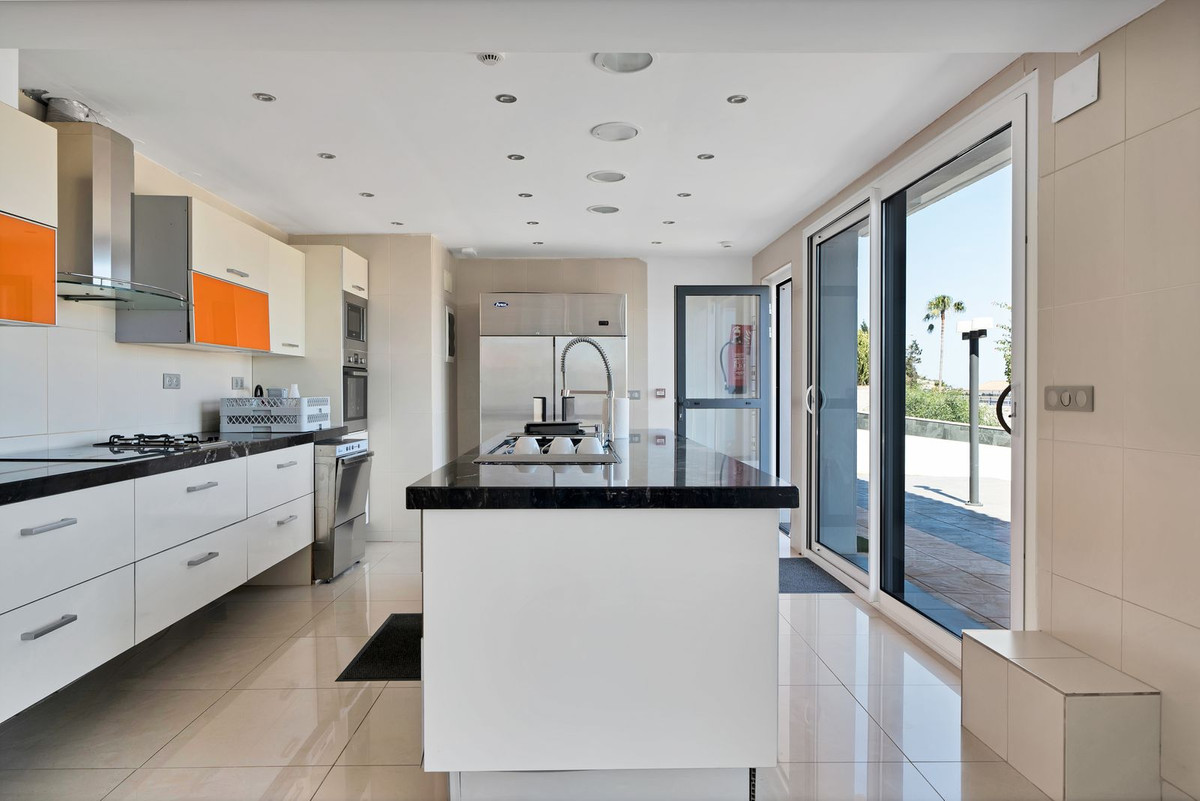 Huis te koop in El Chaparral | 16 slaapkamers H5051074