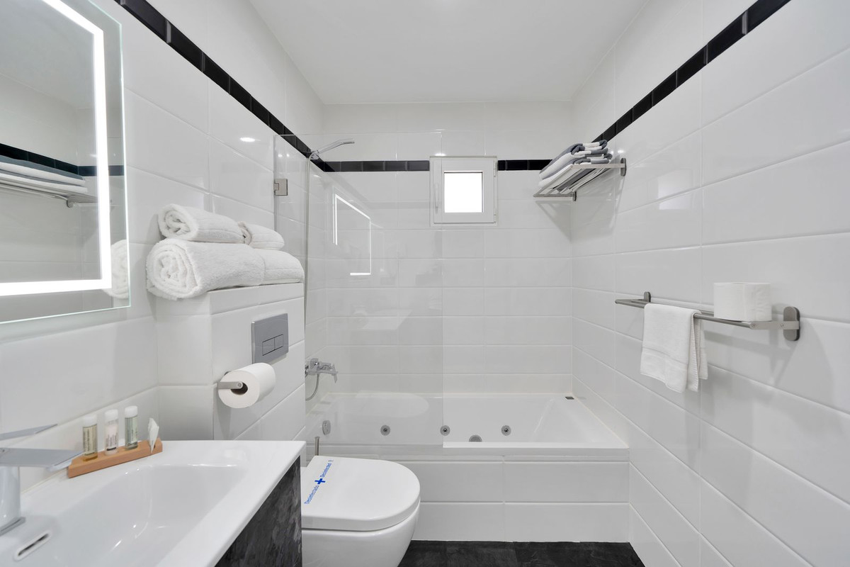 Huis te koop in El Chaparral | 16 slaapkamers H5051074