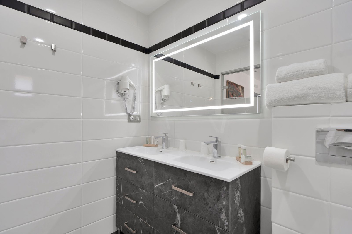 Huis te koop in El Chaparral | 16 slaapkamers H5051074