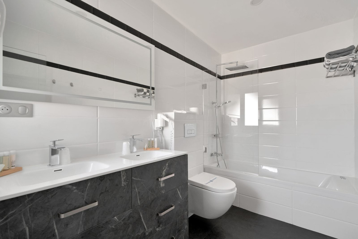 Huis te koop in El Chaparral | 16 slaapkamers H5051074