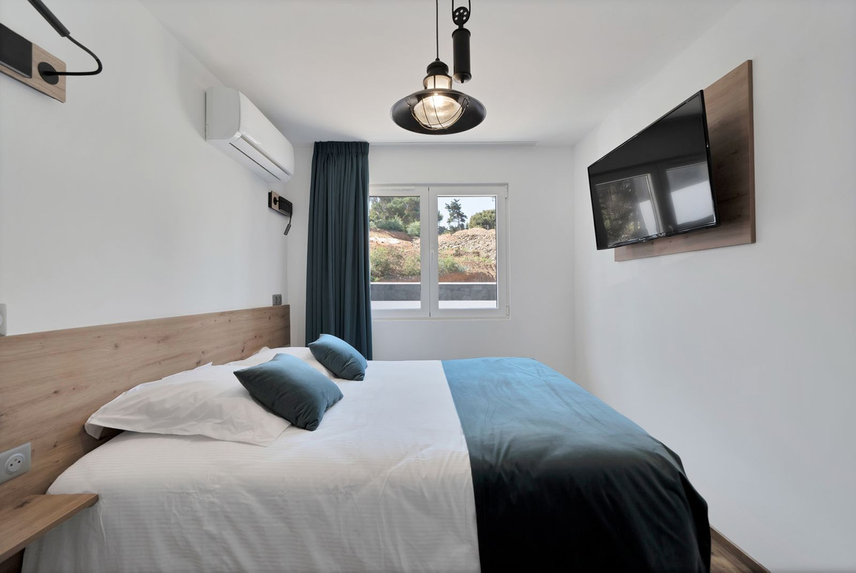 Huis te koop in El Chaparral | 16 slaapkamers H5051074