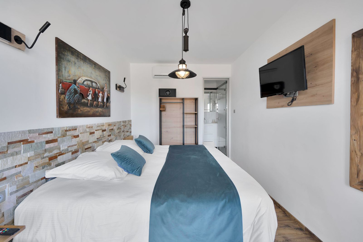 Huis te koop in El Chaparral | 16 slaapkamers H5051074