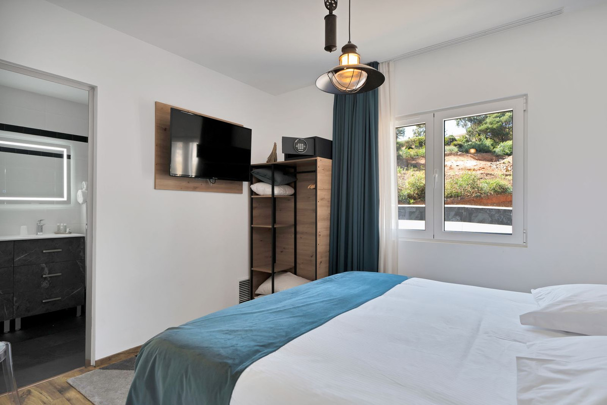Huis te koop in El Chaparral | 16 slaapkamers H5051074