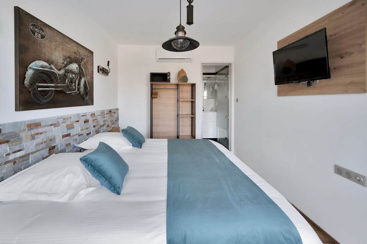 Huis te koop in El Chaparral | 16 slaapkamers H5051074