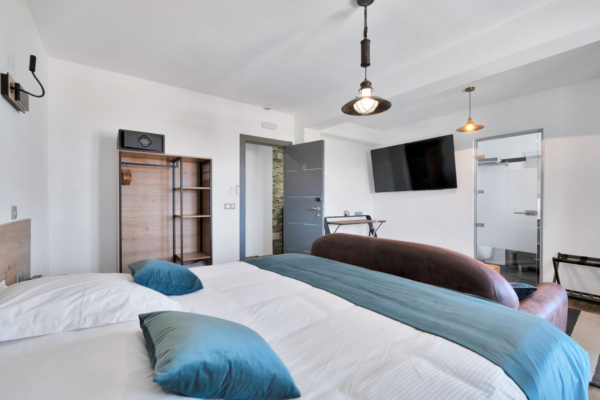 Huis te koop in El Chaparral | 16 slaapkamers H5051074