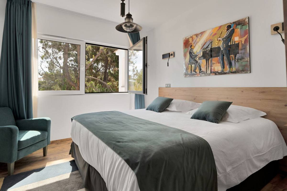 Huis te koop in El Chaparral | 16 slaapkamers H5051074
