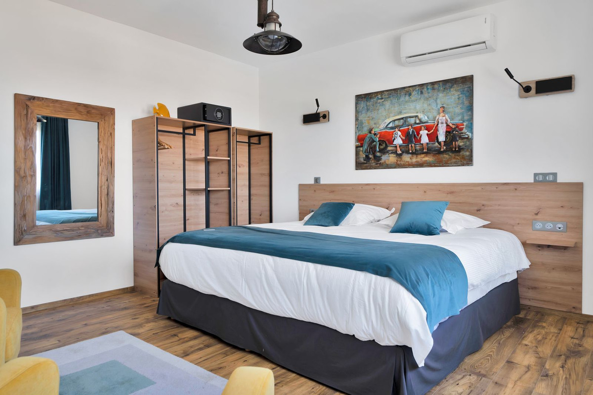 Huis te koop in El Chaparral | 16 slaapkamers H5051074