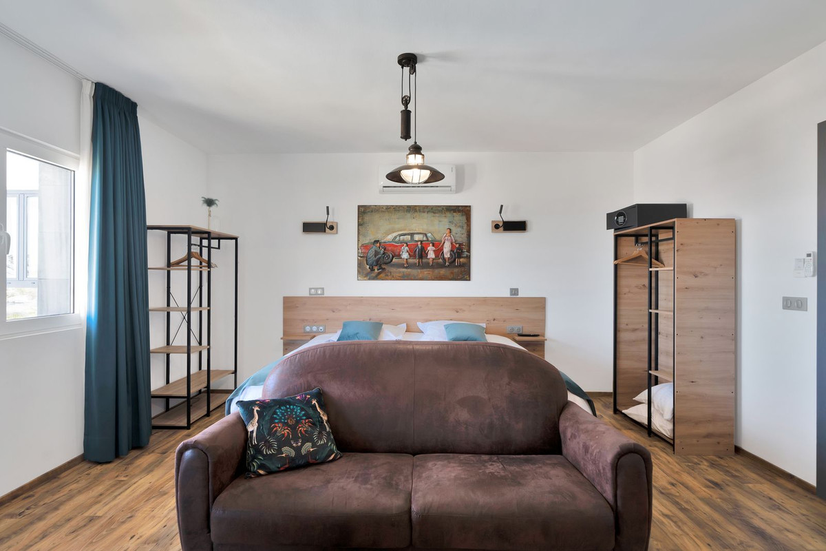 Huis te koop in El Chaparral | 16 slaapkamers H5051074