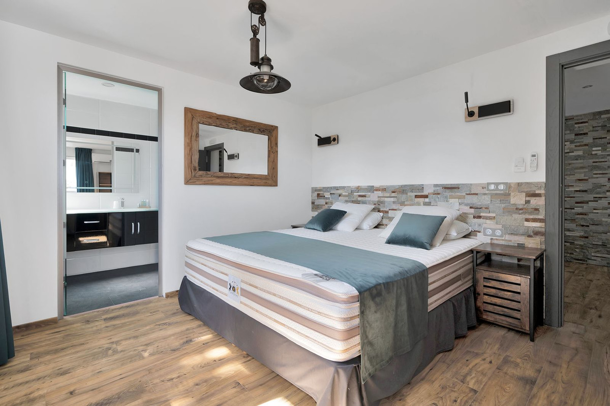 Huis te koop in El Chaparral | 16 slaapkamers H5051074