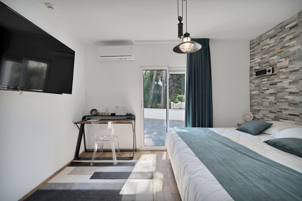 Huis te koop in El Chaparral | 16 slaapkamers H5051074