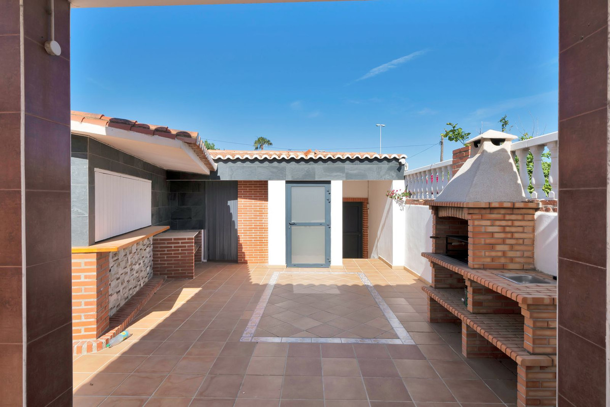 Huis te koop in El Chaparral | 16 slaapkamers H5051074