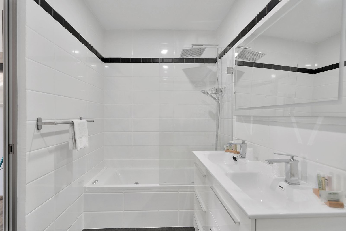 Huis te koop in El Chaparral | 16 slaapkamers H5051074
