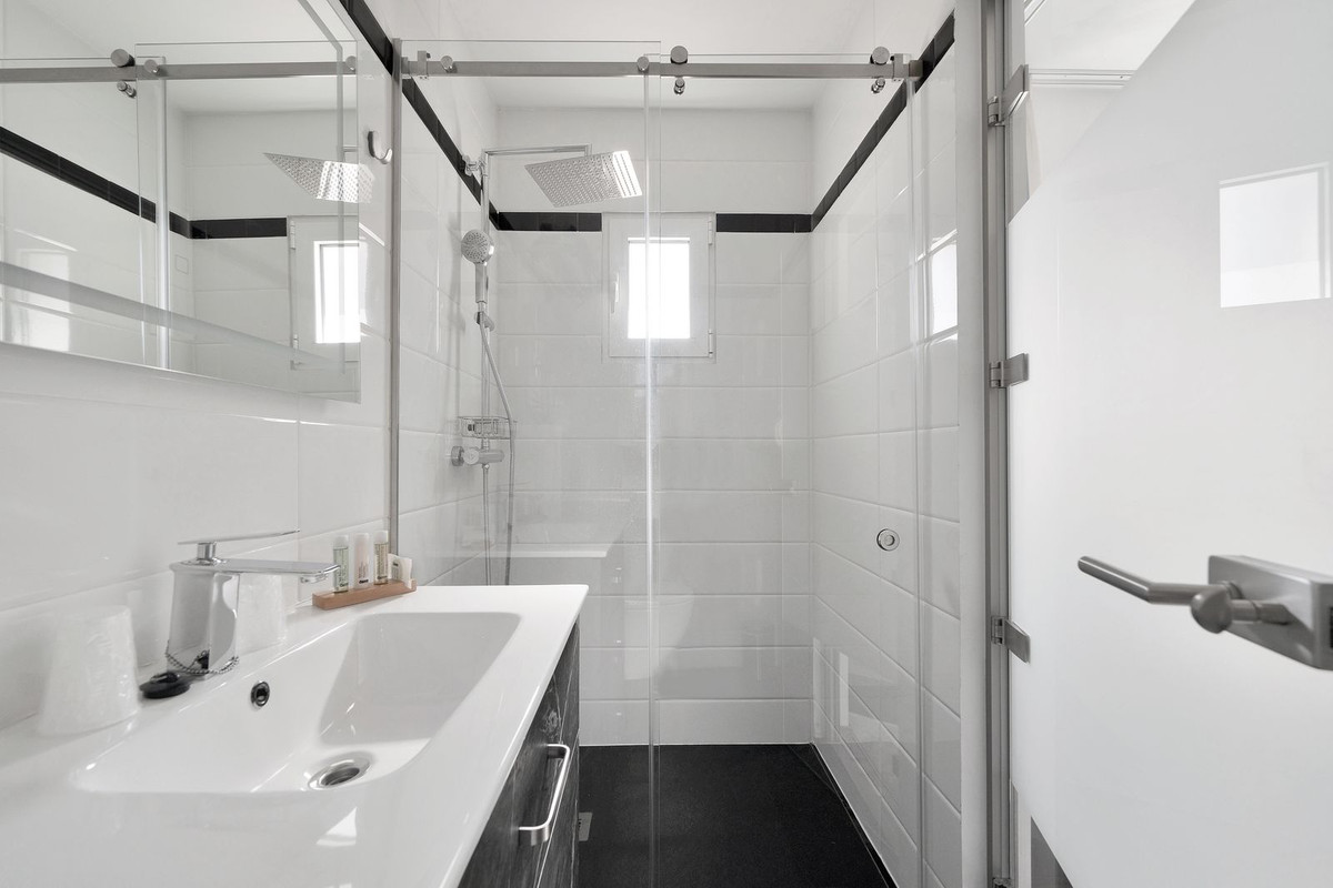 Huis te koop in El Chaparral | 16 slaapkamers H5051074
