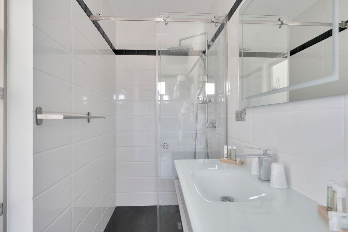Huis te koop in El Chaparral | 16 slaapkamers H5051074