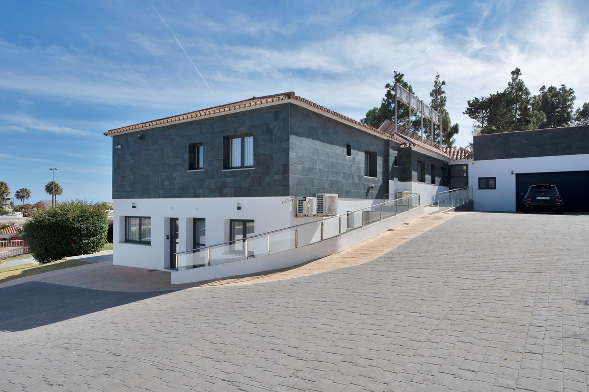 Huis te koop in El Chaparral | 16 slaapkamers H5051074