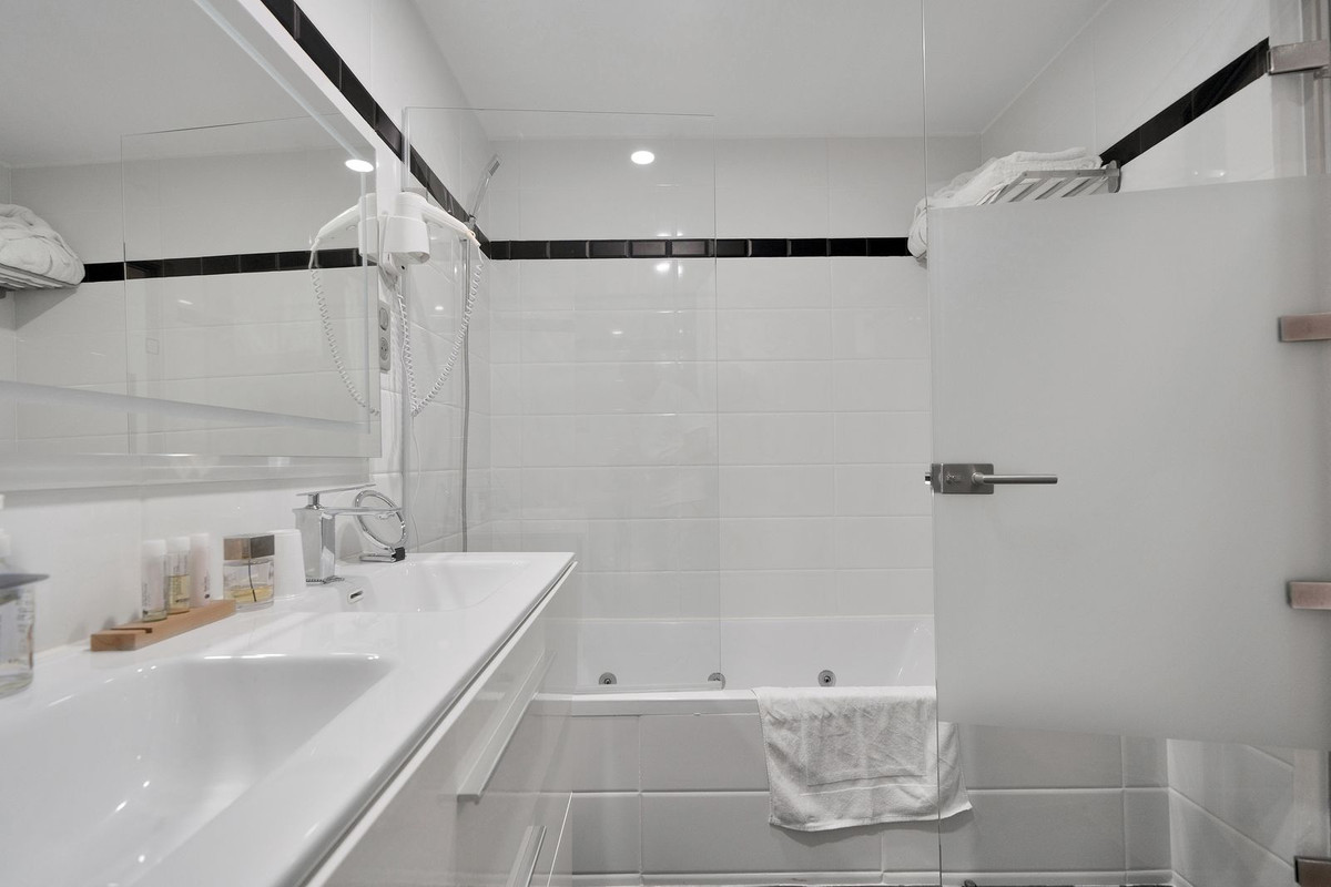 Huis te koop in El Chaparral | 16 slaapkamers H5051074