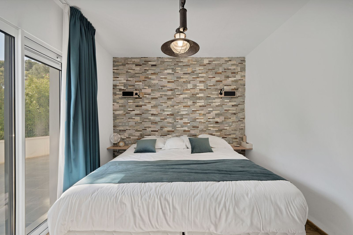 Huis te koop in El Chaparral | 16 slaapkamers H5051074