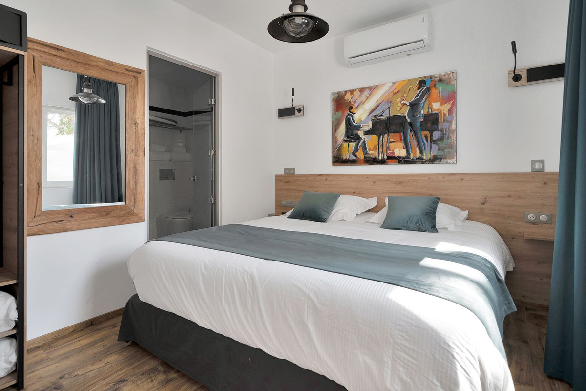 Huis te koop in El Chaparral | 16 slaapkamers H5051074