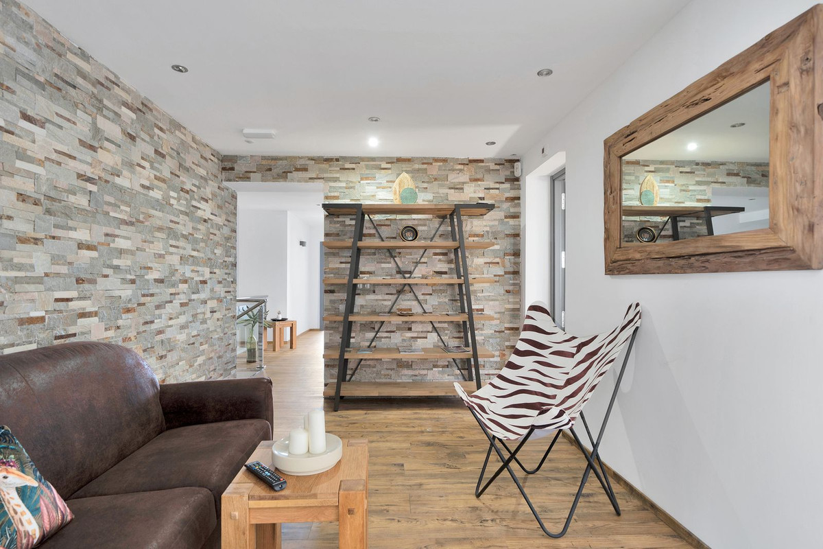 Huis te koop in El Chaparral | 16 slaapkamers H5051074