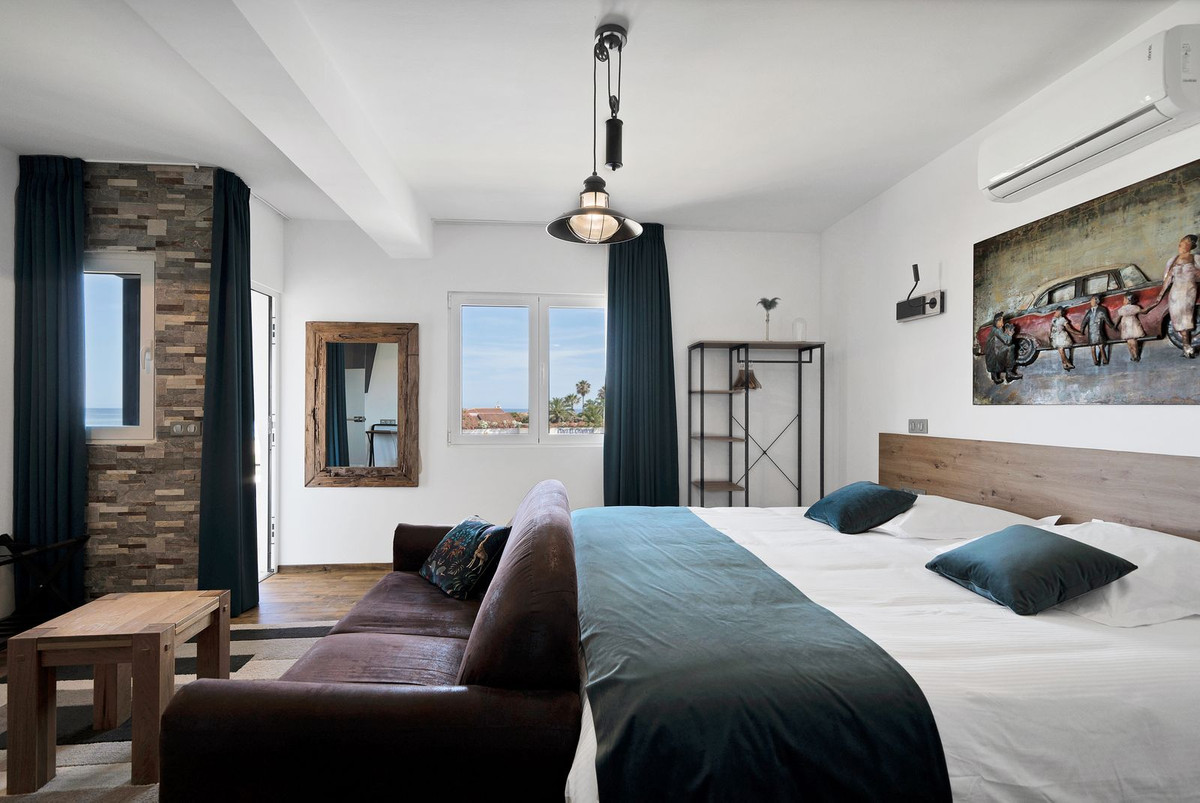Huis te koop in El Chaparral | 16 slaapkamers H5051074