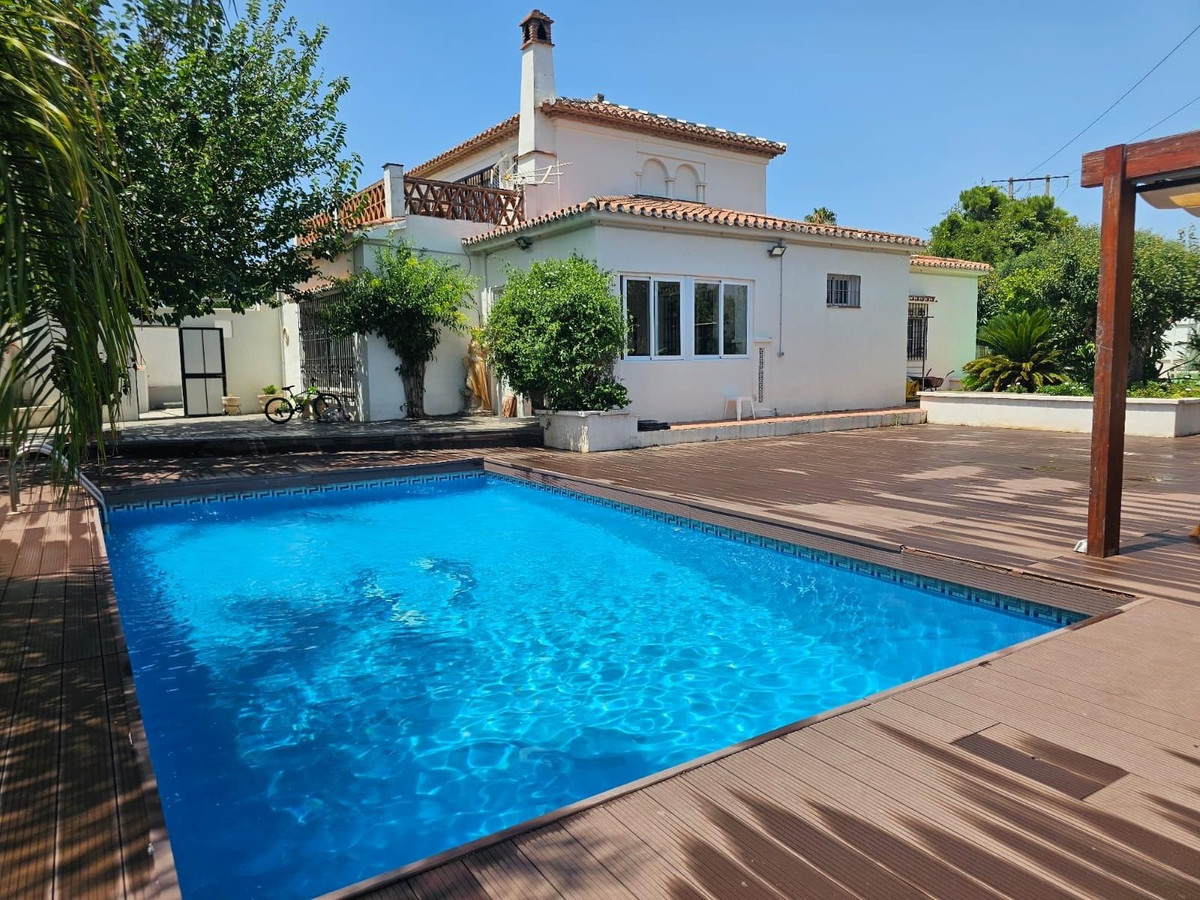 Huis te koop in El Chaparral | 4 slaapkamers H5080876