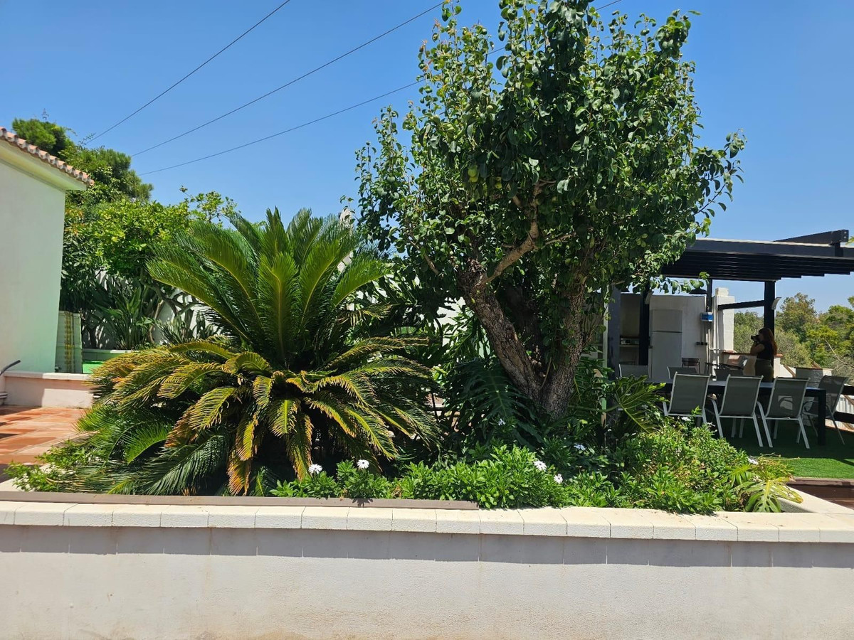 Huis te koop in El Chaparral | 4 slaapkamers H5080876
