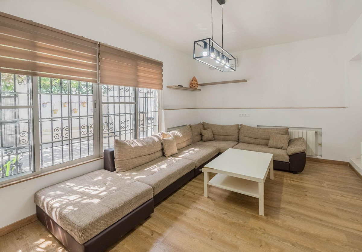 Huis te koop in El Chaparral | 4 slaapkamers H5080876