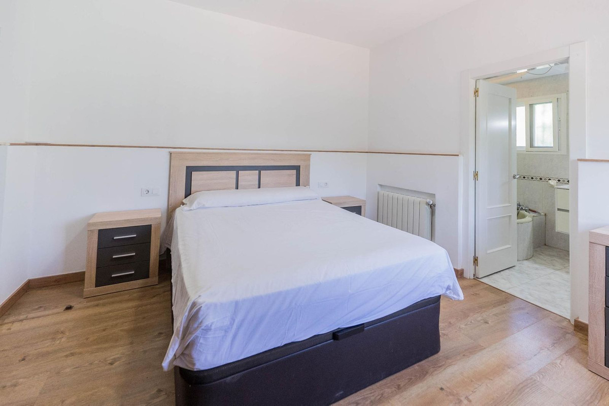 Huis te koop in El Chaparral | 4 slaapkamers H5080876