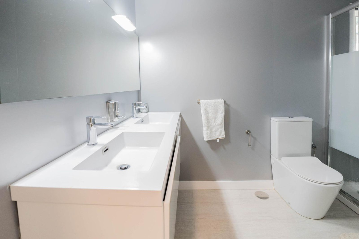 Huis te koop in El Chaparral | 4 slaapkamers H5080876
