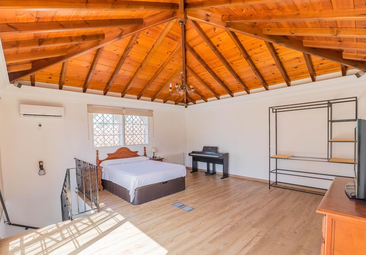 Huis te koop in El Chaparral | 4 slaapkamers H5080876