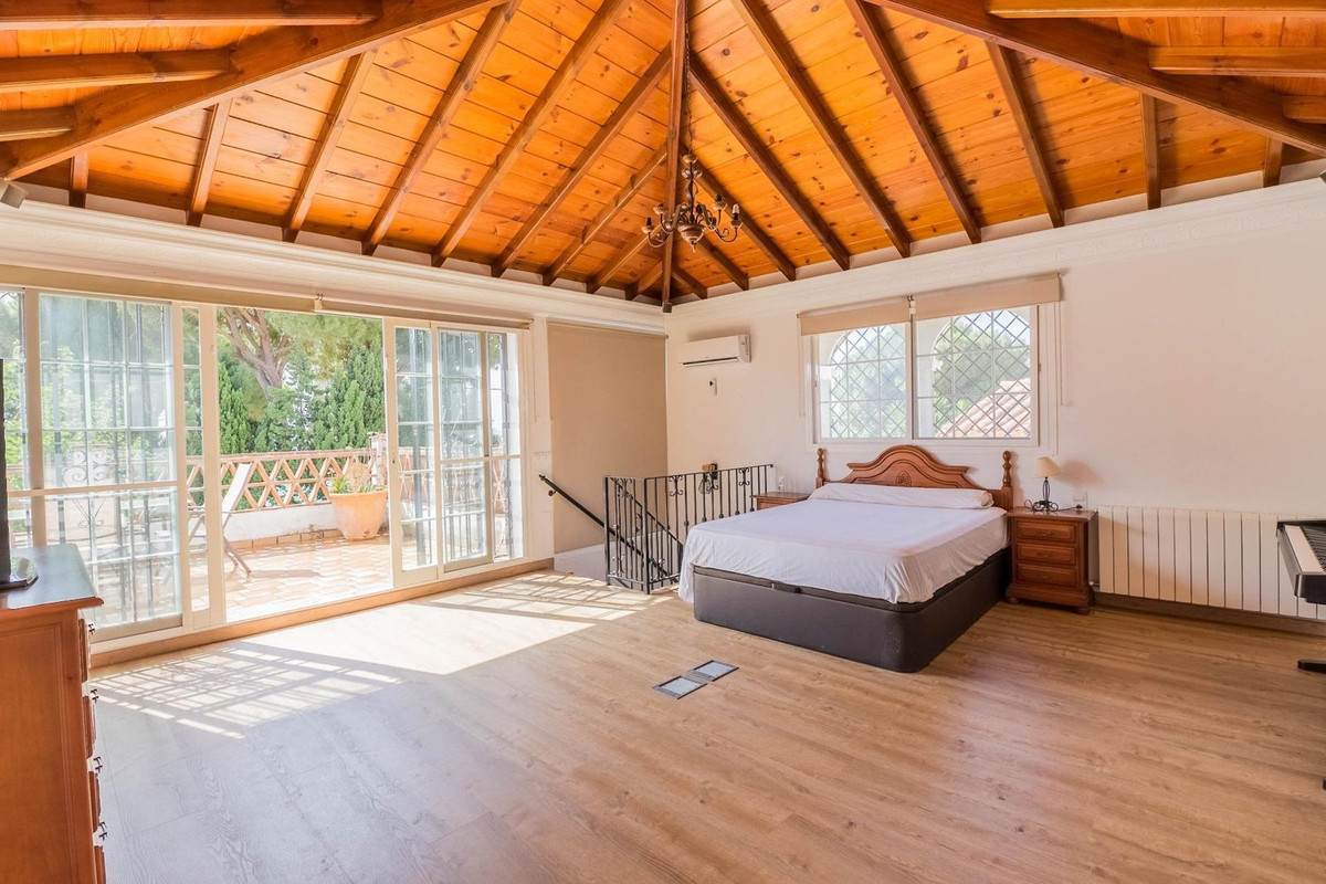 Huis te koop in El Chaparral | 4 slaapkamers H5080876
