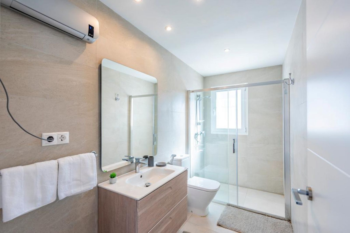 Huis te koop in El Chaparral | 6 slaapkamers H5198602