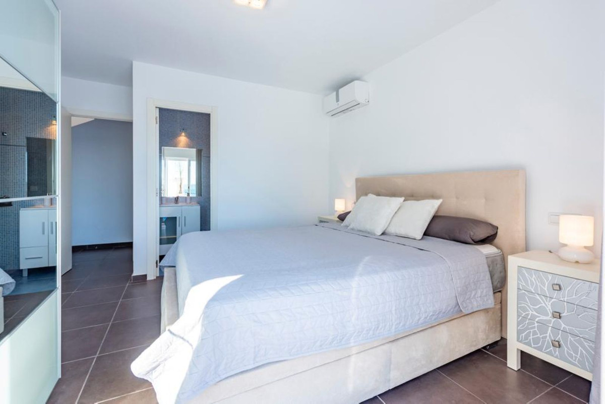 Huis te koop in El Chaparral | 6 slaapkamers H5198602