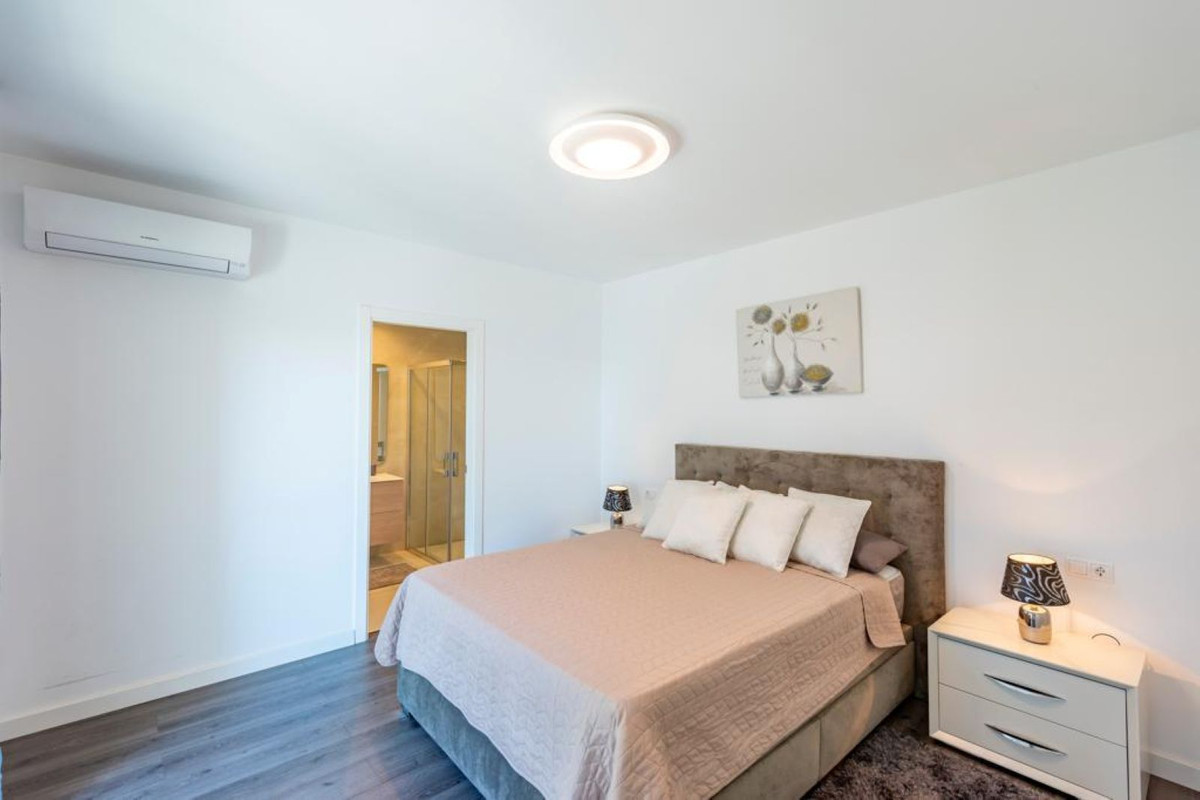 Huis te koop in El Chaparral | 6 slaapkamers H5198602