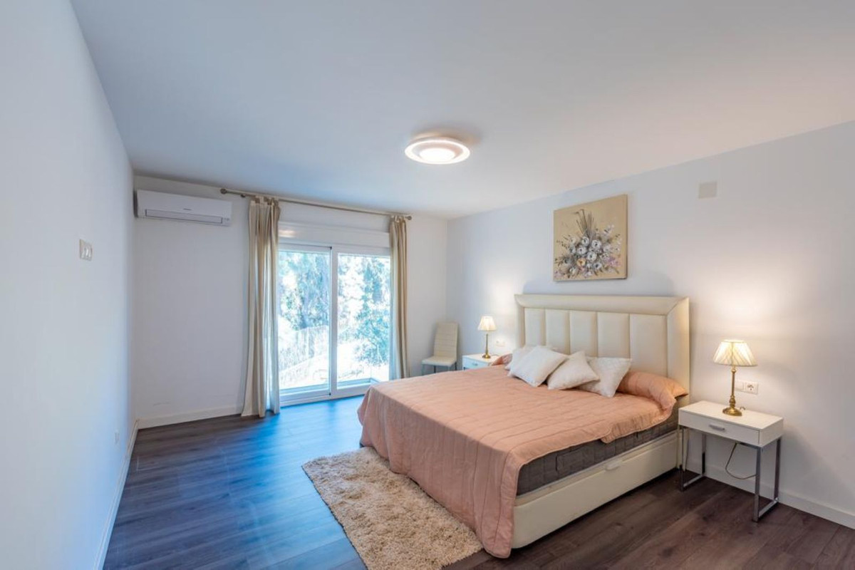 Huis te koop in El Chaparral | 6 slaapkamers H5198602