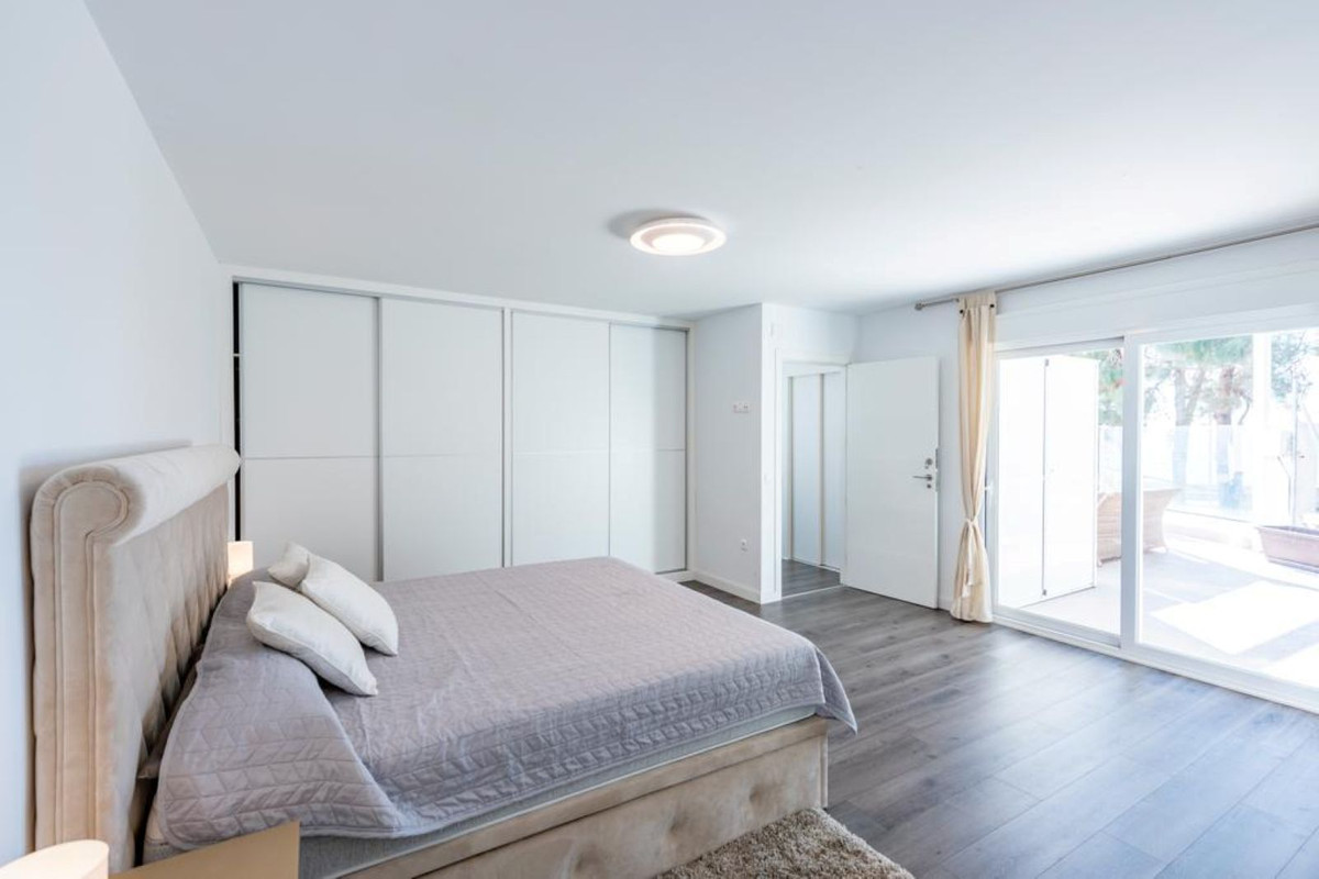 Huis te koop in El Chaparral | 6 slaapkamers H5198602