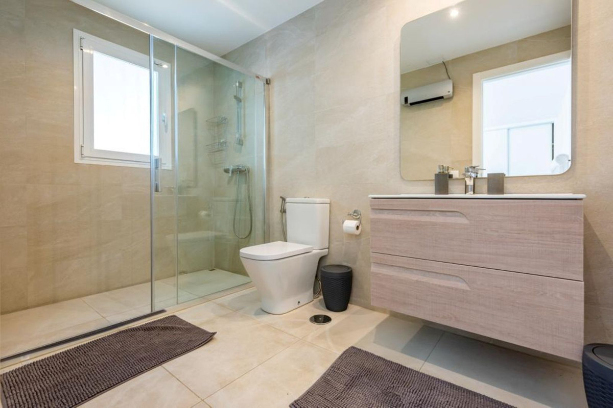 Huis te koop in El Chaparral | 6 slaapkamers H5198602