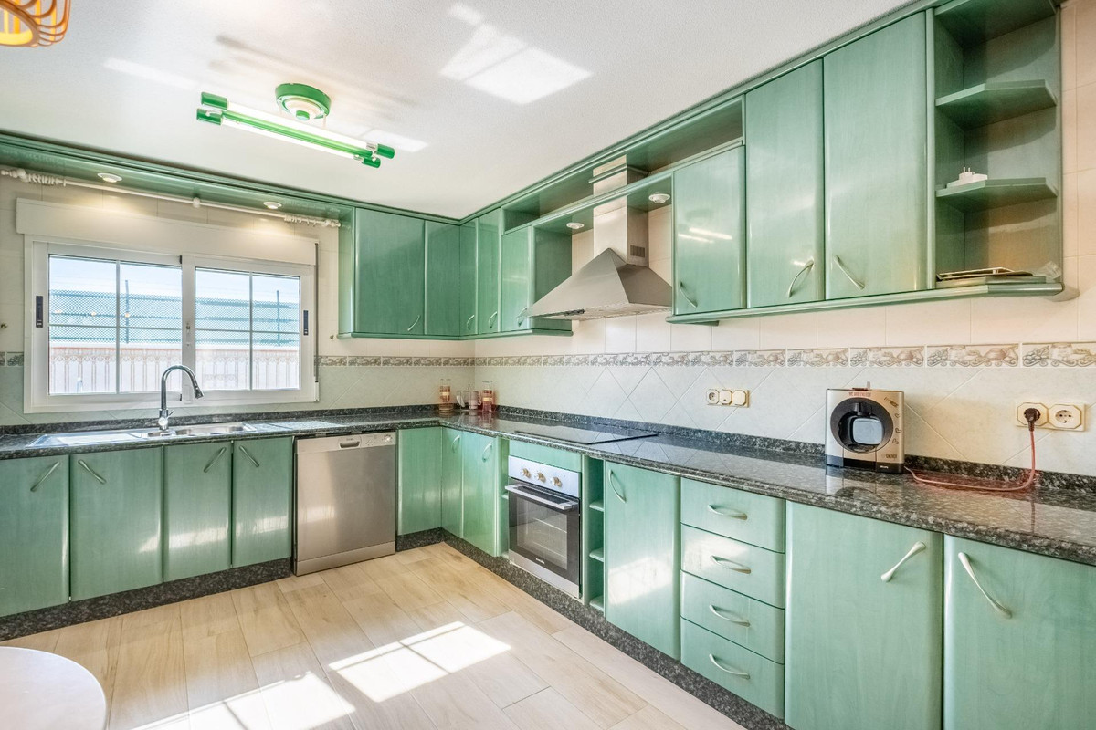 Huis te koop in El Chaparral | 6 slaapkamers H5204989