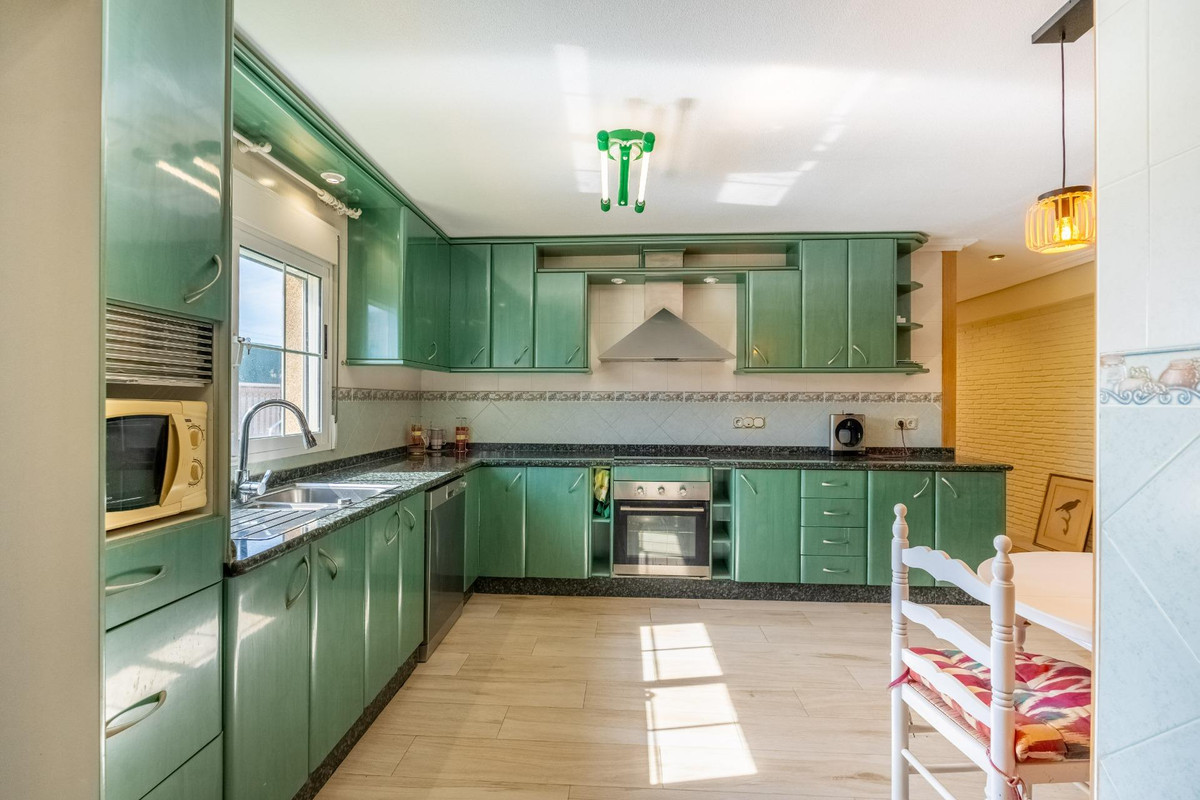 Huis te koop in El Chaparral | 6 slaapkamers H5204989