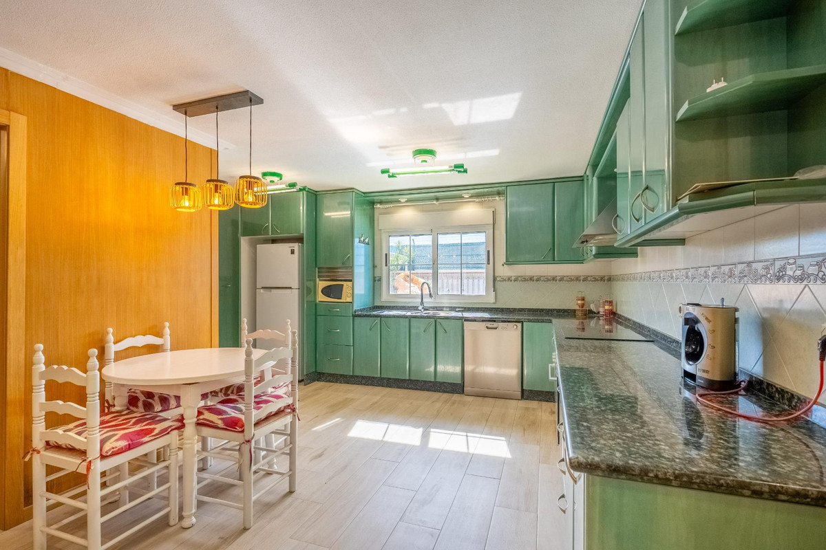 Huis te koop in El Chaparral | 6 slaapkamers H5204989