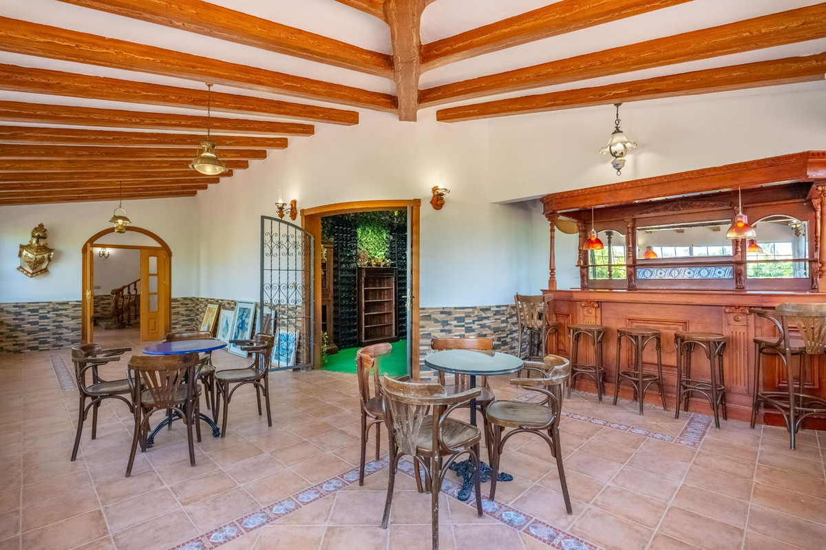 Huis te koop in El Chaparral | 6 slaapkamers H5204989