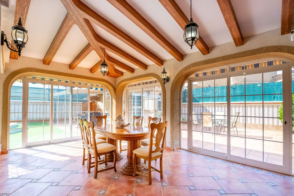 Huis te koop in El Chaparral | 6 slaapkamers H5204989