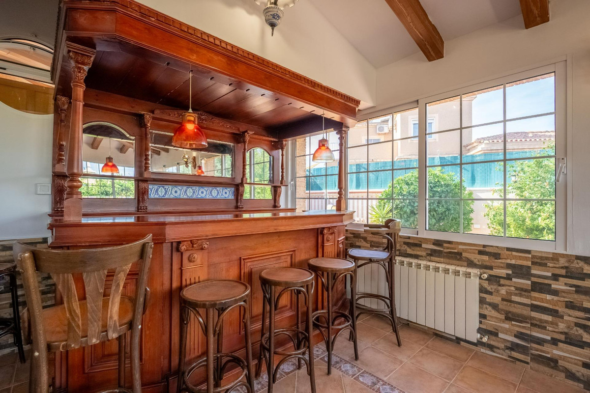 Huis te koop in El Chaparral | 6 slaapkamers H5204989