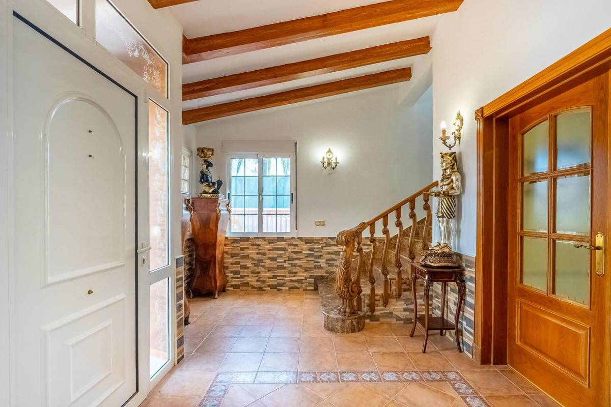 Huis te koop in El Chaparral | 6 slaapkamers H5204989