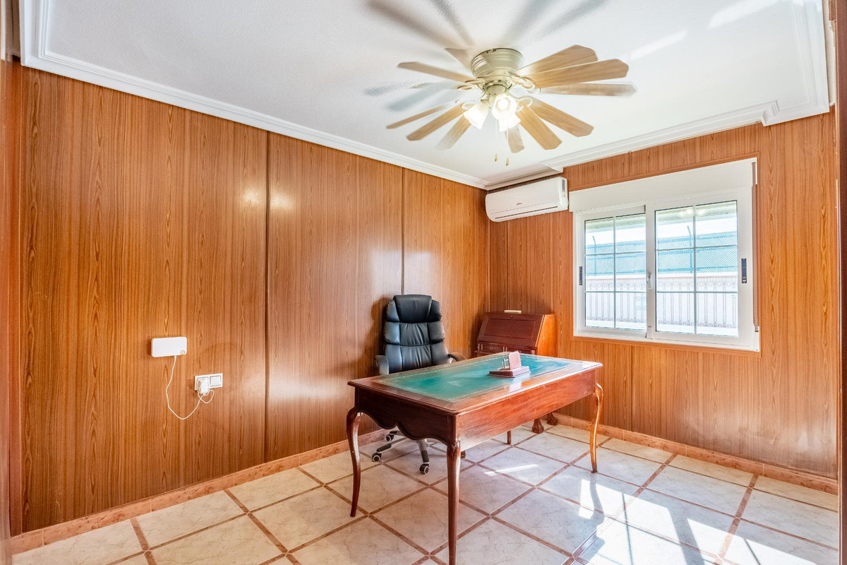 Huis te koop in El Chaparral | 6 slaapkamers H5204989