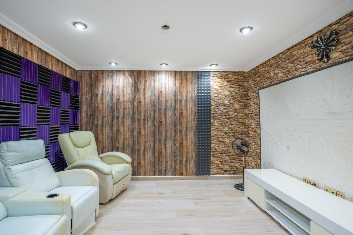 Huis te koop in El Chaparral | 6 slaapkamers H5204989