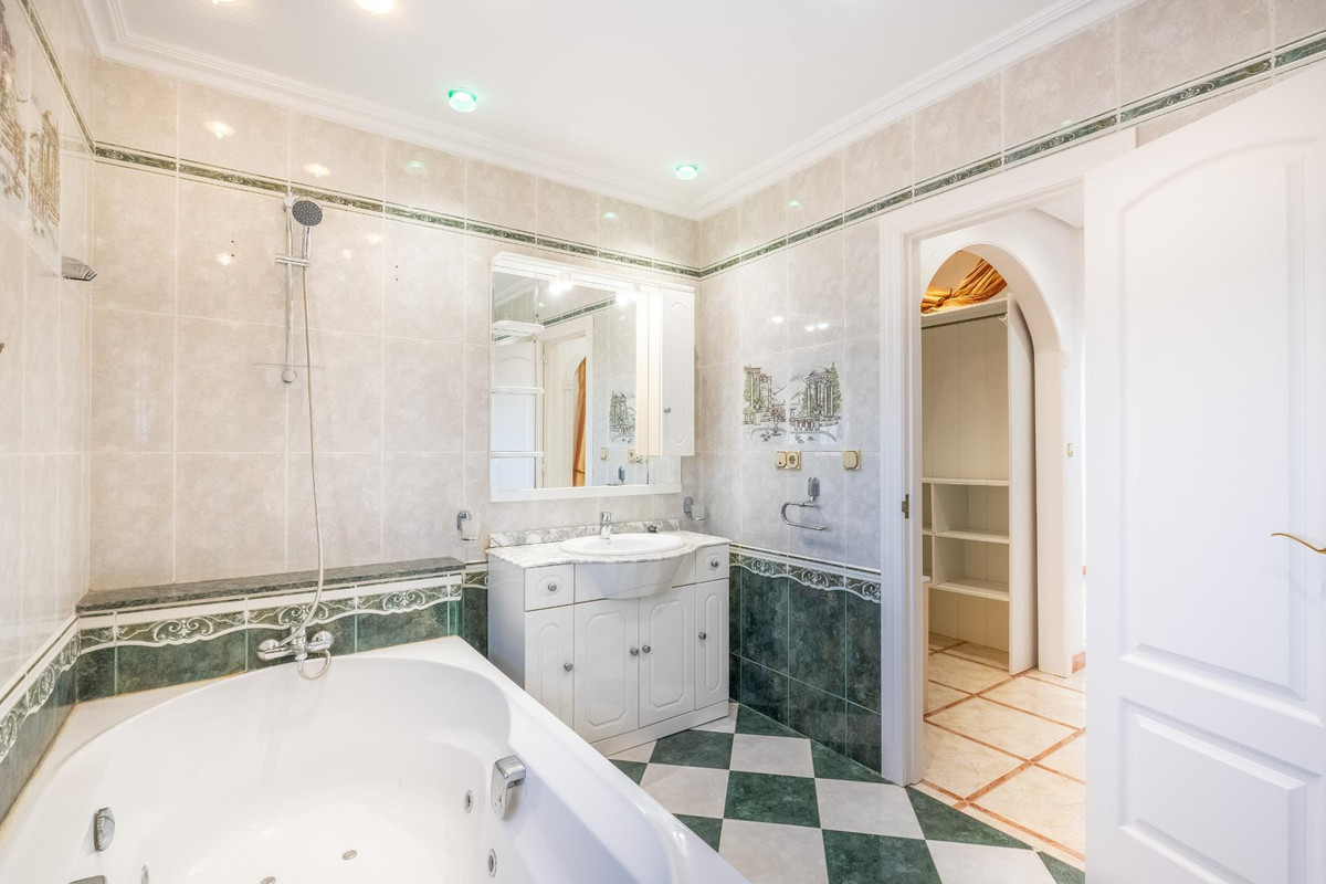 Huis te koop in El Chaparral | 6 slaapkamers H5204989