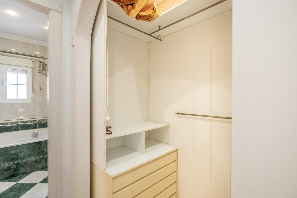 Huis te koop in El Chaparral | 6 slaapkamers H5204989