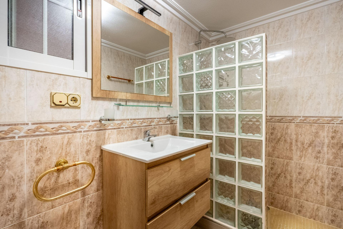 Huis te koop in El Chaparral | 6 slaapkamers H5204989