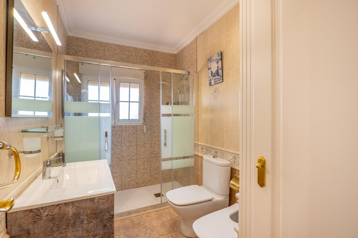 Huis te koop in El Chaparral | 6 slaapkamers H5204989